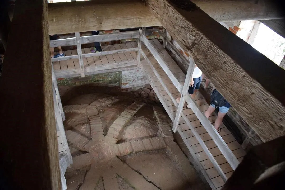 G22 den tilsandede kirke   the sand covered church skagen sat 22 jul (5)